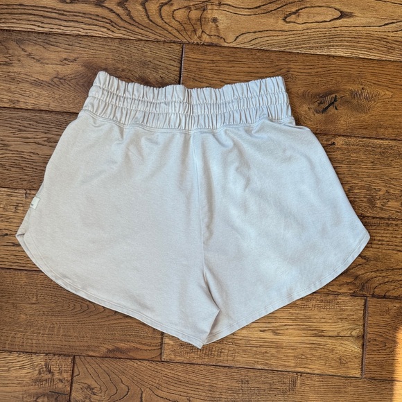 Vuori Women's Light Tan Athletic Shorts - Picture 4 of 4